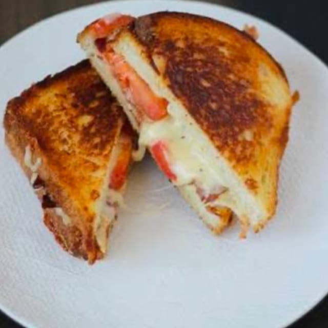 GRILLED CHEESE WITH TOMATO.