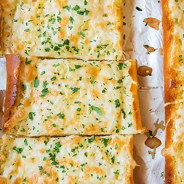 GARLIC BREAD WITH CHEESE.