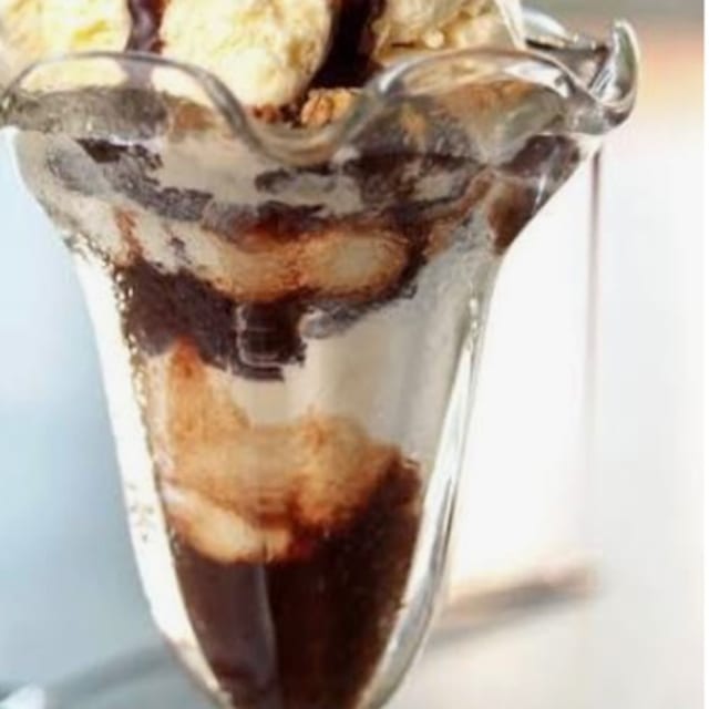 ICE CREAM SUNDAE.