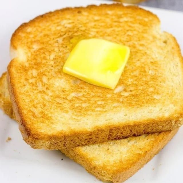 TOAST WITH BUTTER AND JELLY.