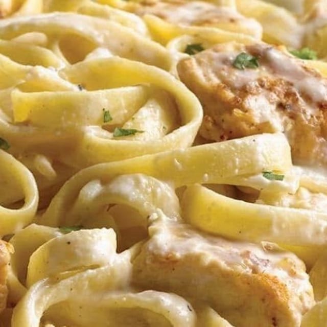 FETTUCCINE ALFREDO.