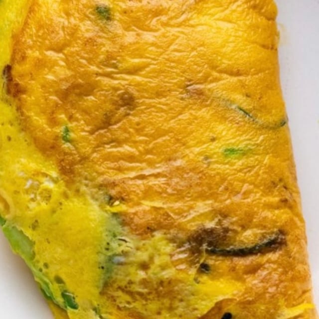 HEALTHY AVOCADO OMLETTE.